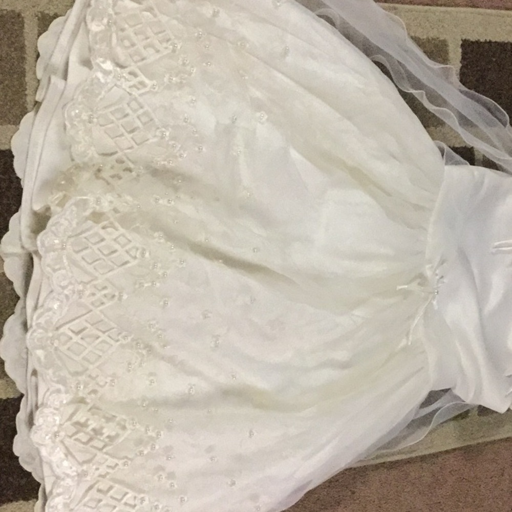 Dresses - Picture 3 of 4
